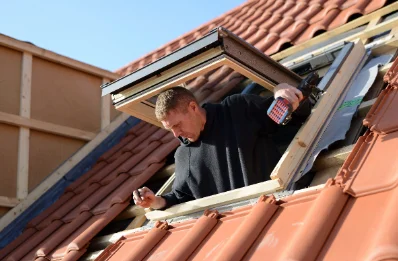 Pose de fenêtres de toit Velux à Taizé